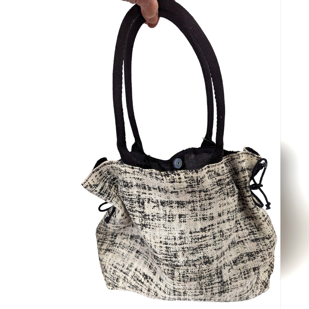 Jute Shoulder Bag / Drawstring Sides & Snap Closure Black and Tan